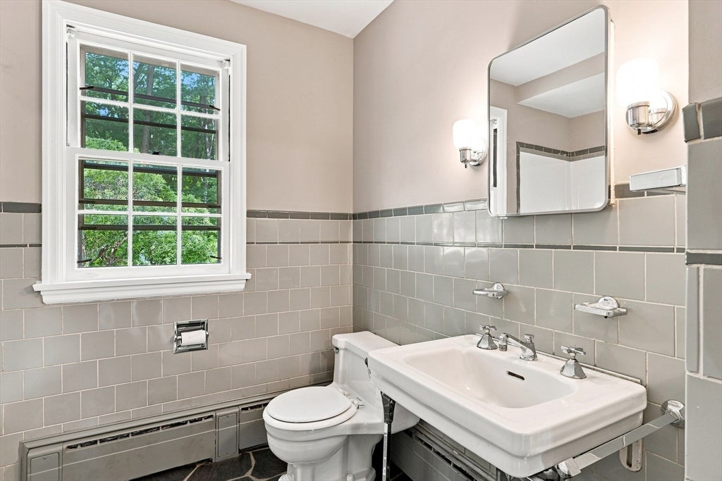 92 Oak Hollow Rd, Springfield, MA Photo #22