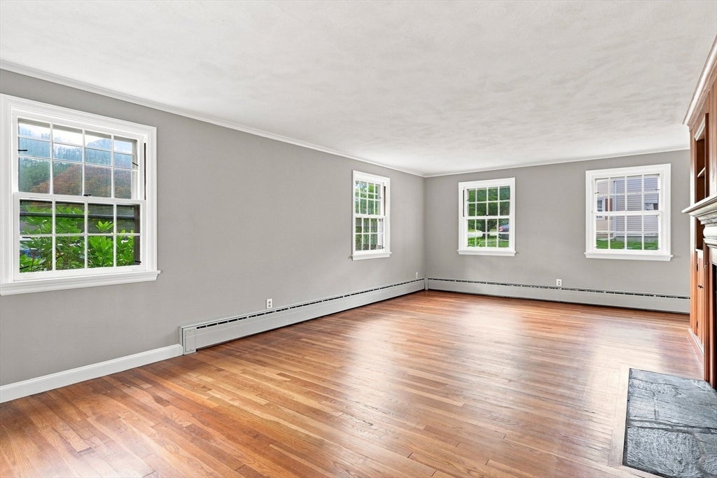92 Oak Hollow Rd, Springfield, MA Photo #12