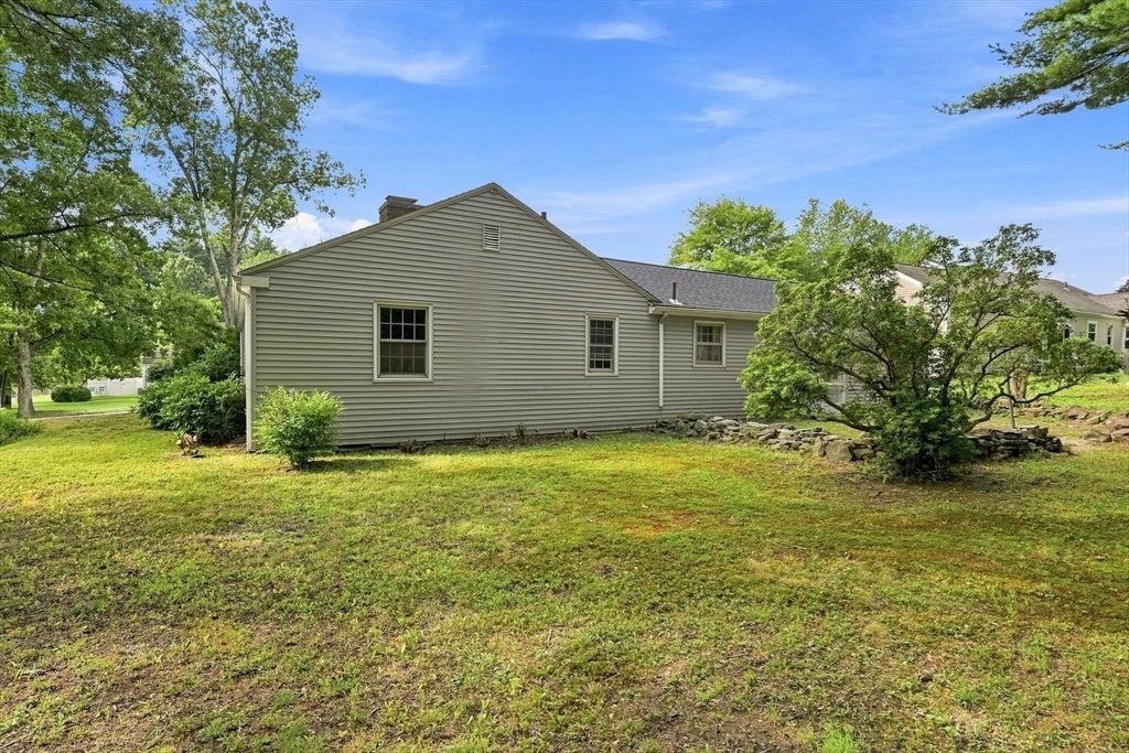 92 Oak Hollow Rd, Springfield, MA Photo #38