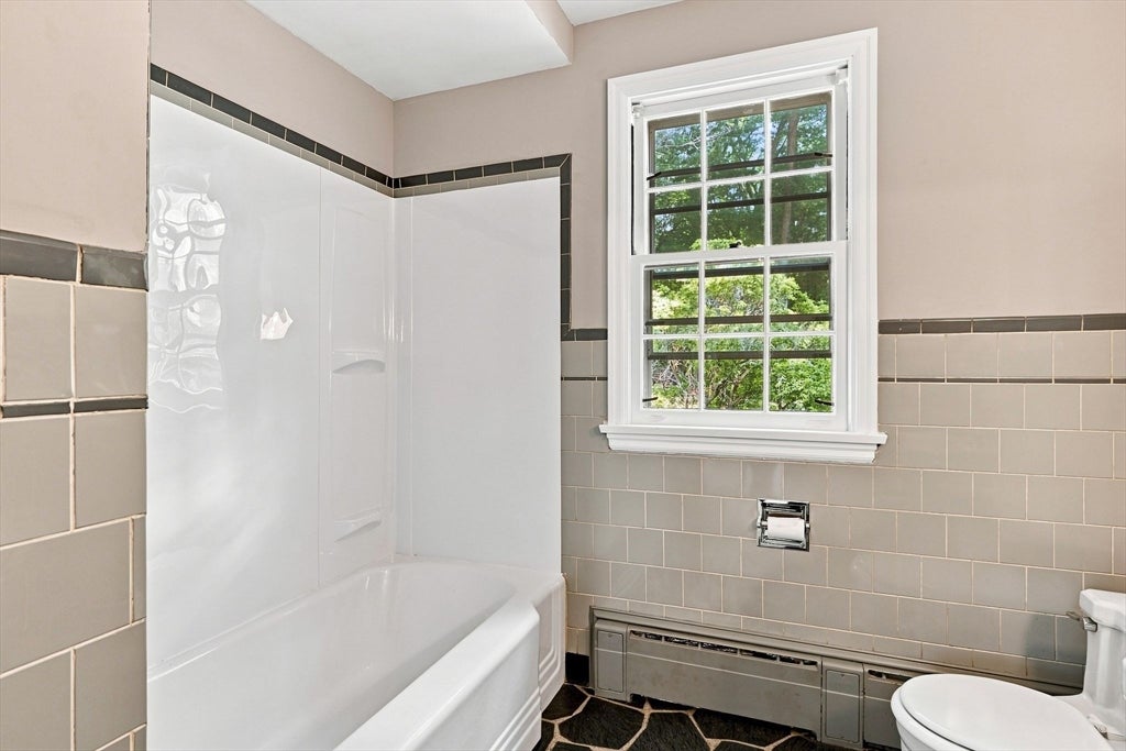 92 Oak Hollow Rd, Springfield, MA Photo #20
