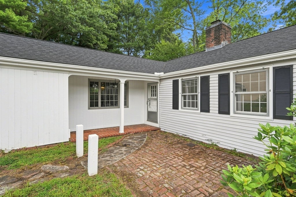 92 Oak Hollow Rd, Springfield, MA Photo #4