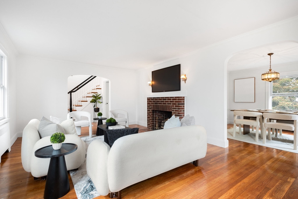32 Ellison Ave