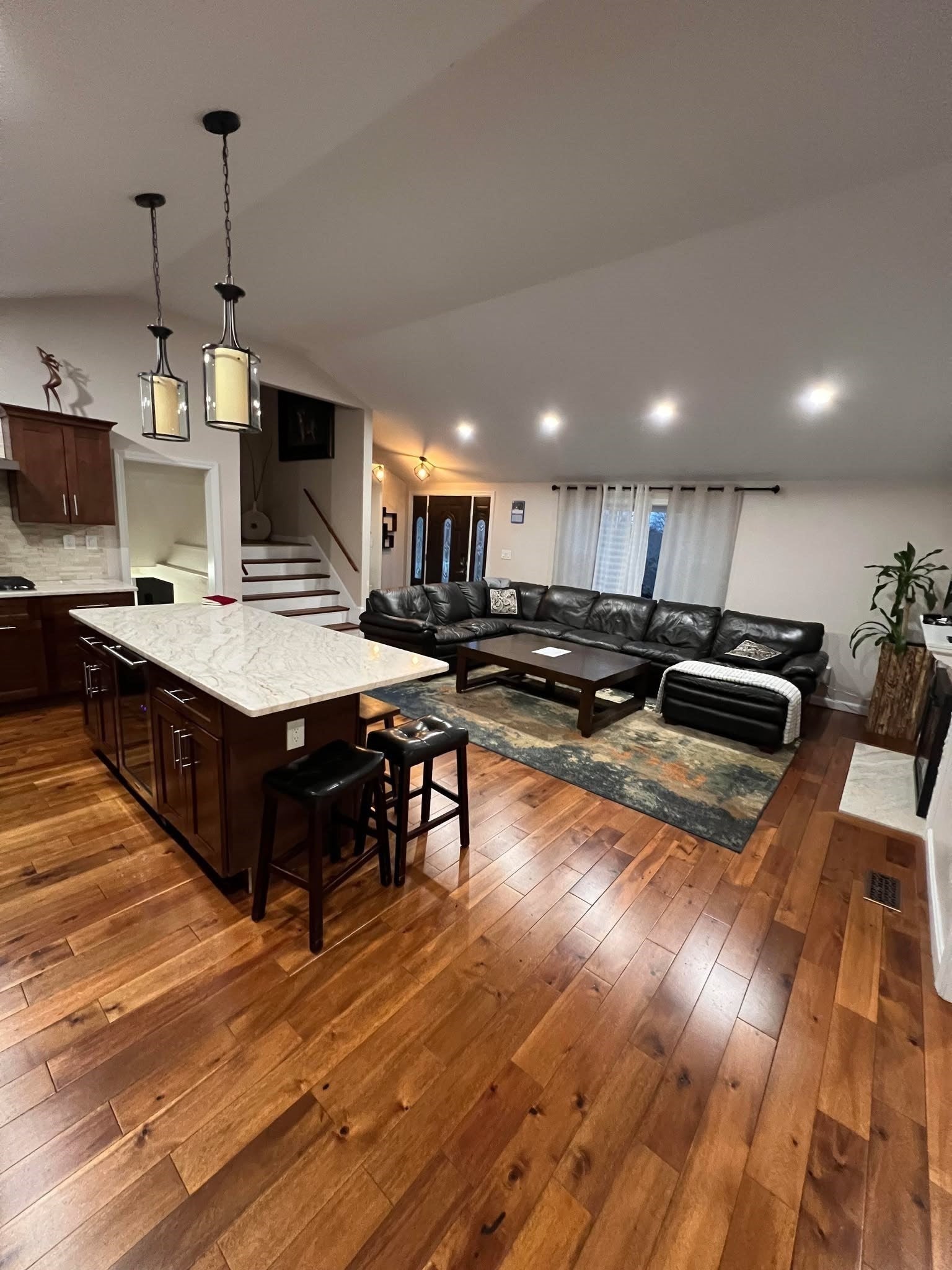 Photo of 35 Glen Cir, Waltham, MA