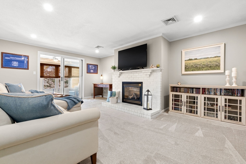 167 Village Post Rd 167