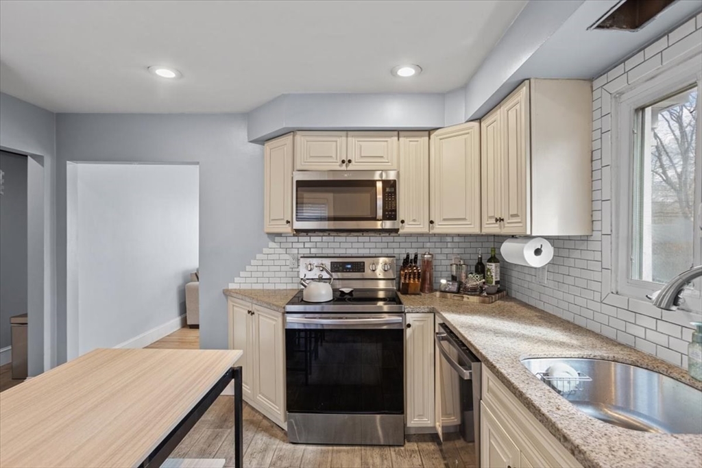 17 Davis Ave