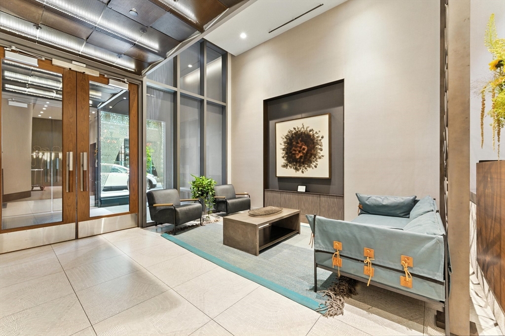 375 Canal St 615