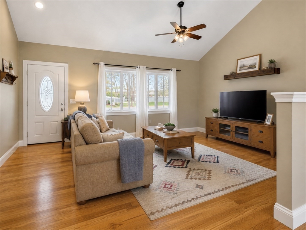 79 Beaudryave AVE, Chicopee, MA Photo #11