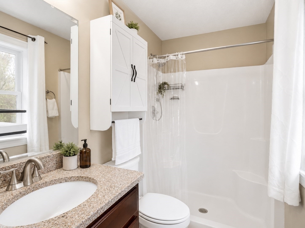 79 Beaudryave AVE, Chicopee, MA Photo #21