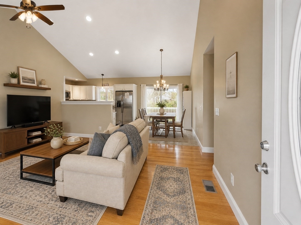 79 Beaudryave AVE, Chicopee, MA Photo #6