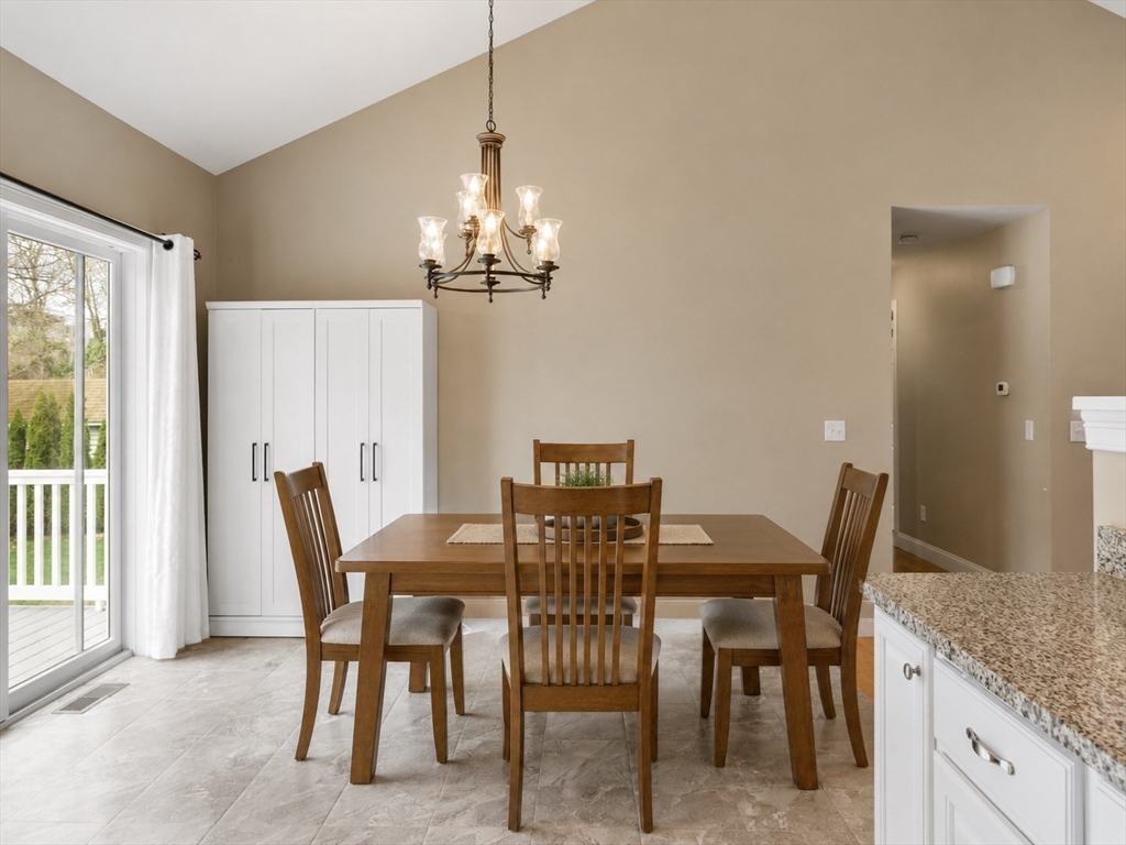 79 Beaudryave AVE, Chicopee, MA Photo #9