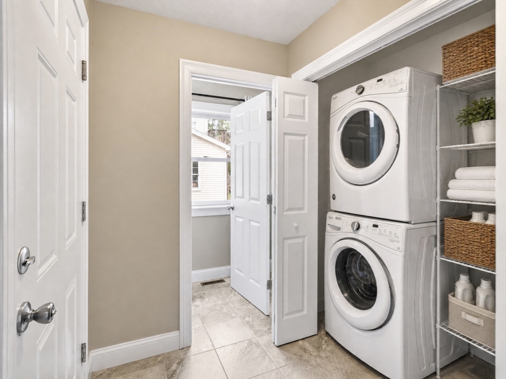 79 Beaudryave AVE, Chicopee, MA Photo #23