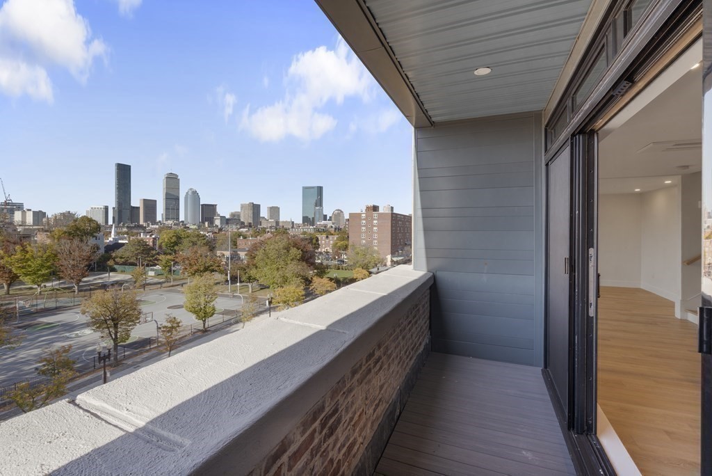 1950 Washington St 5C