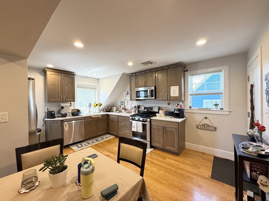 Click for 821 Winthrop Ave #2, Revere, MA slideshow Click for 821 Winthrop Ave #2, Revere, MA slideshow