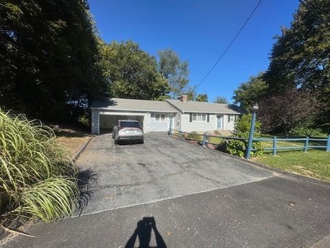21 Trinity Ave Worcester MA 01605