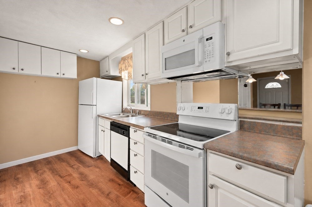 57 Hillcrest St, Waltham, MA Photo #3