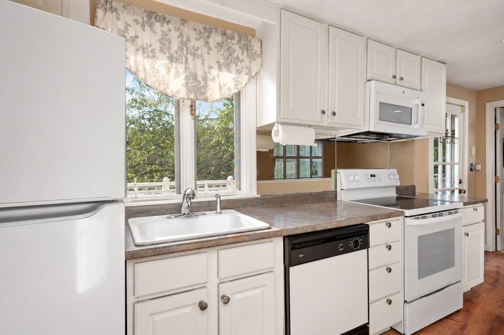 57 Hillcrest St, Waltham, MA Photo #4