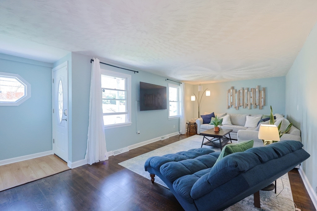 Bellingham, Massachusetts 02019, United States, 4 Bedrooms Bedrooms, ,3 BathroomsBathrooms,Residential,Active,115588