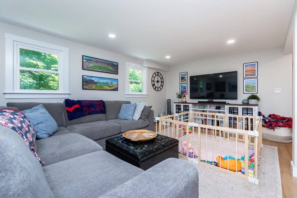 26 Sharon Pkwy, North Smithfield, RI, 26 Sharon Pkwy, North Smithfield, RI Photo #20