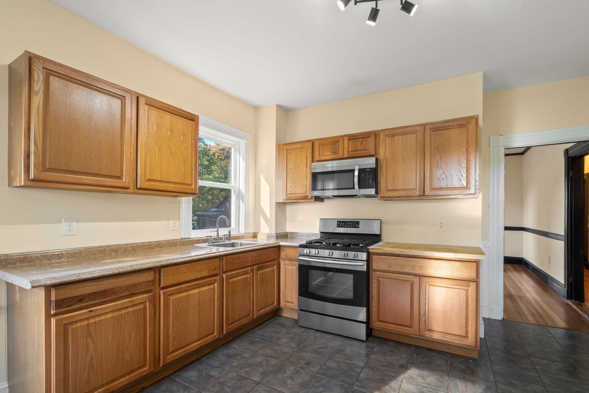 32 Thornton ST #2, Boston, MA Photo #4