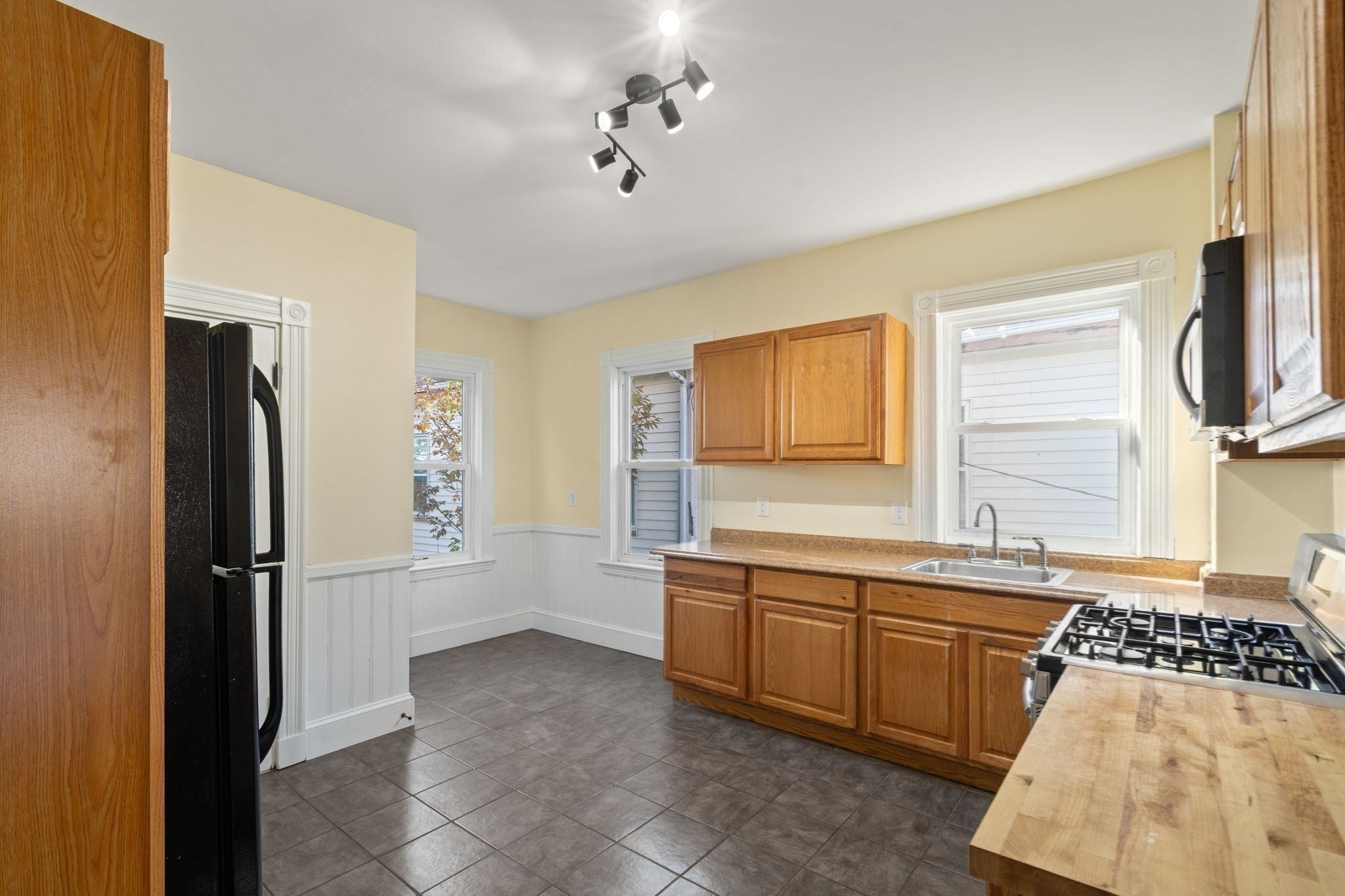 32 Thornton ST #2, Boston, MA Photo #8