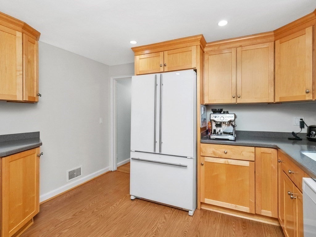 22 Abbott Road, Waltham, MA, 22 Abbott Road, Waltham, MA Photo #9