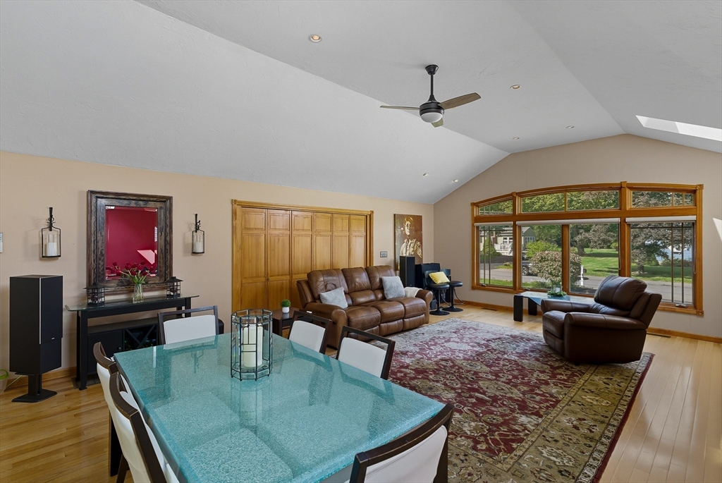 18 Collins Dr