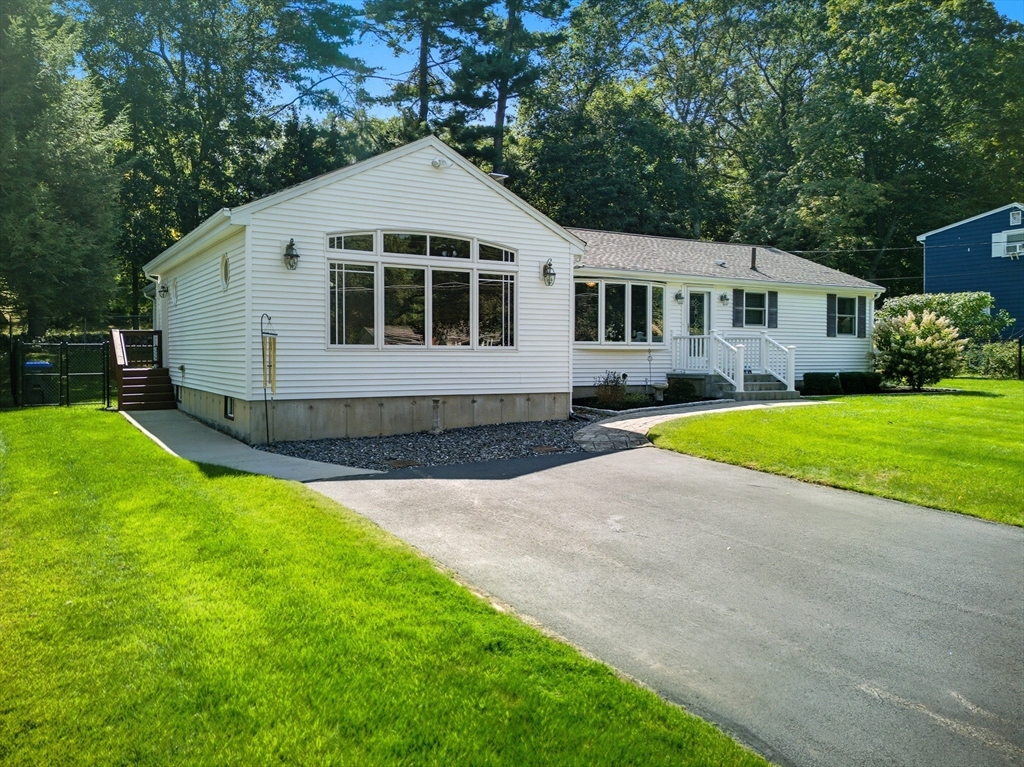 18 Collins Dr