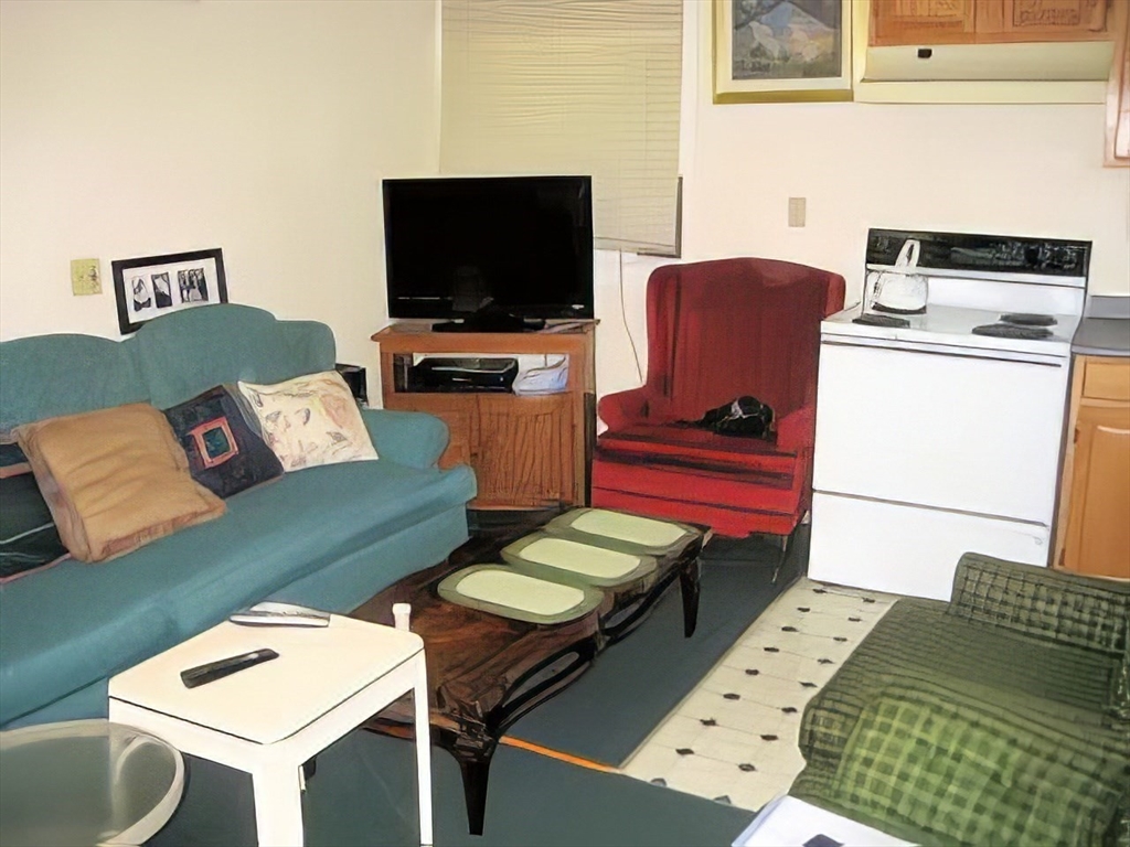 393 Washington St. 3