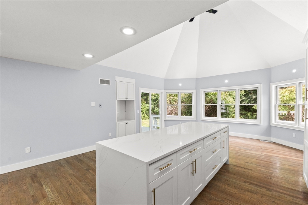 24 Country Club Dr 24