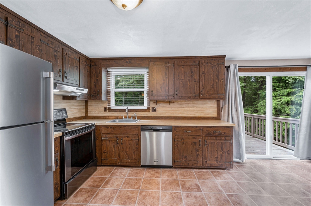 75 I Street, Dracut, MA, 75 I Street, Dracut, MA Photo #8