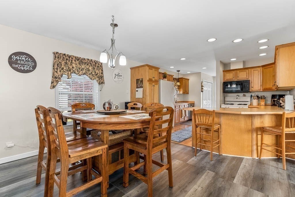 21 Hemlock Dr, Bridgewater, MA Photo #5