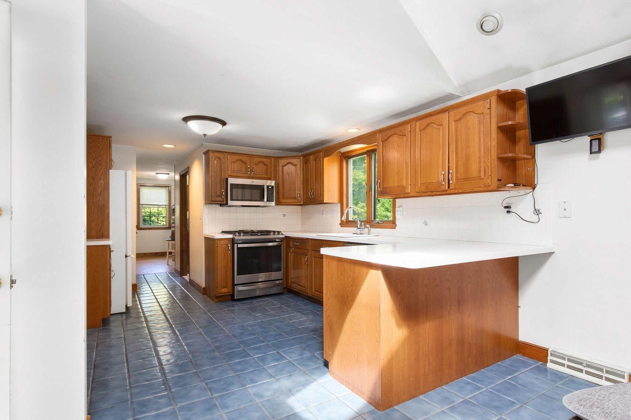 15 Johnson Rd, Avon, MA, 15 Johnson Rd, Avon, MA Photo #2