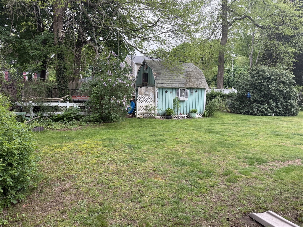 59 Howlands Ln