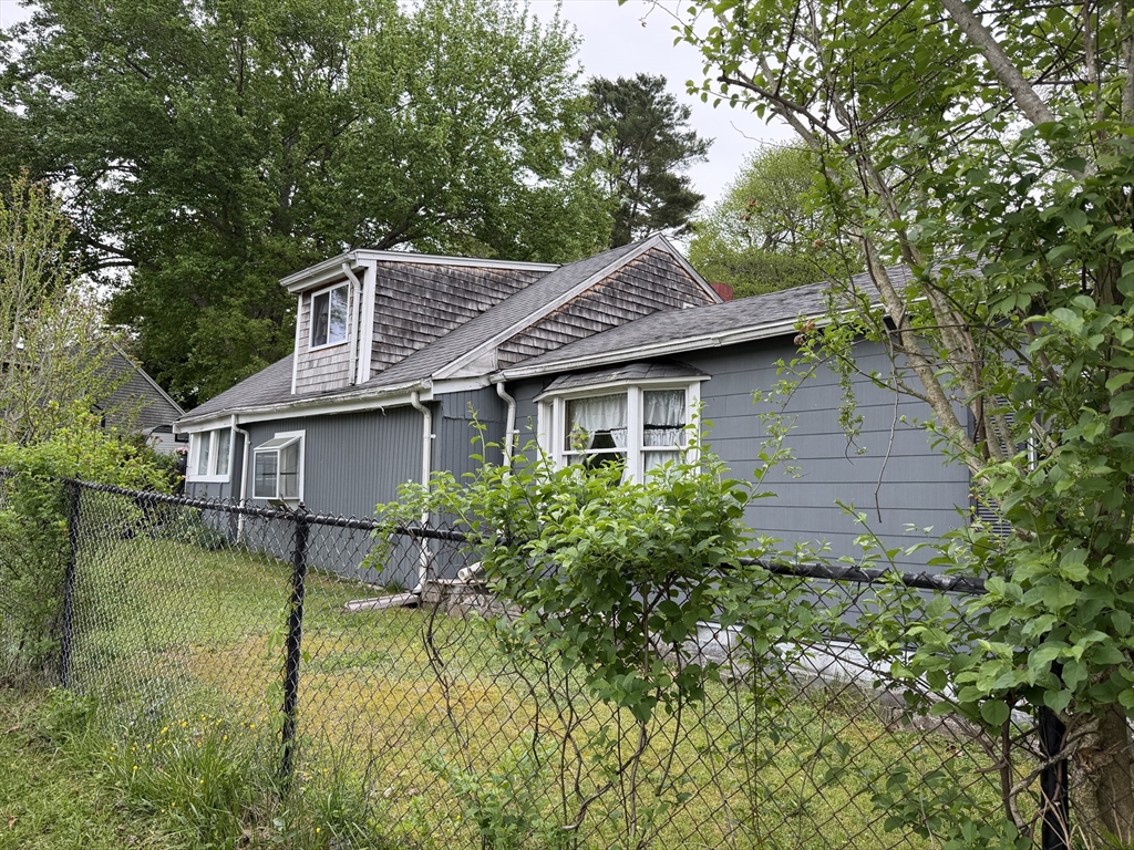 59 Howlands Ln