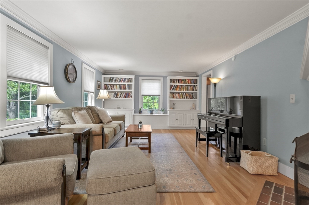 22 Greentree Ln