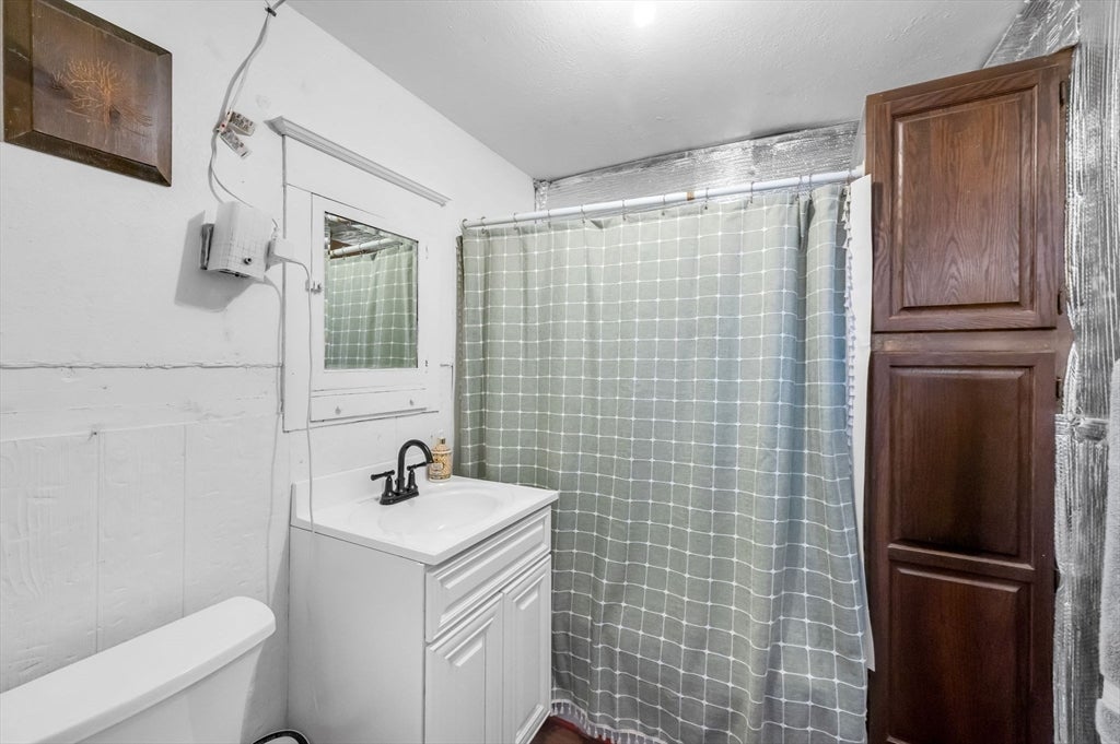 112 Hampshire St, Springfield, MA Photo #16