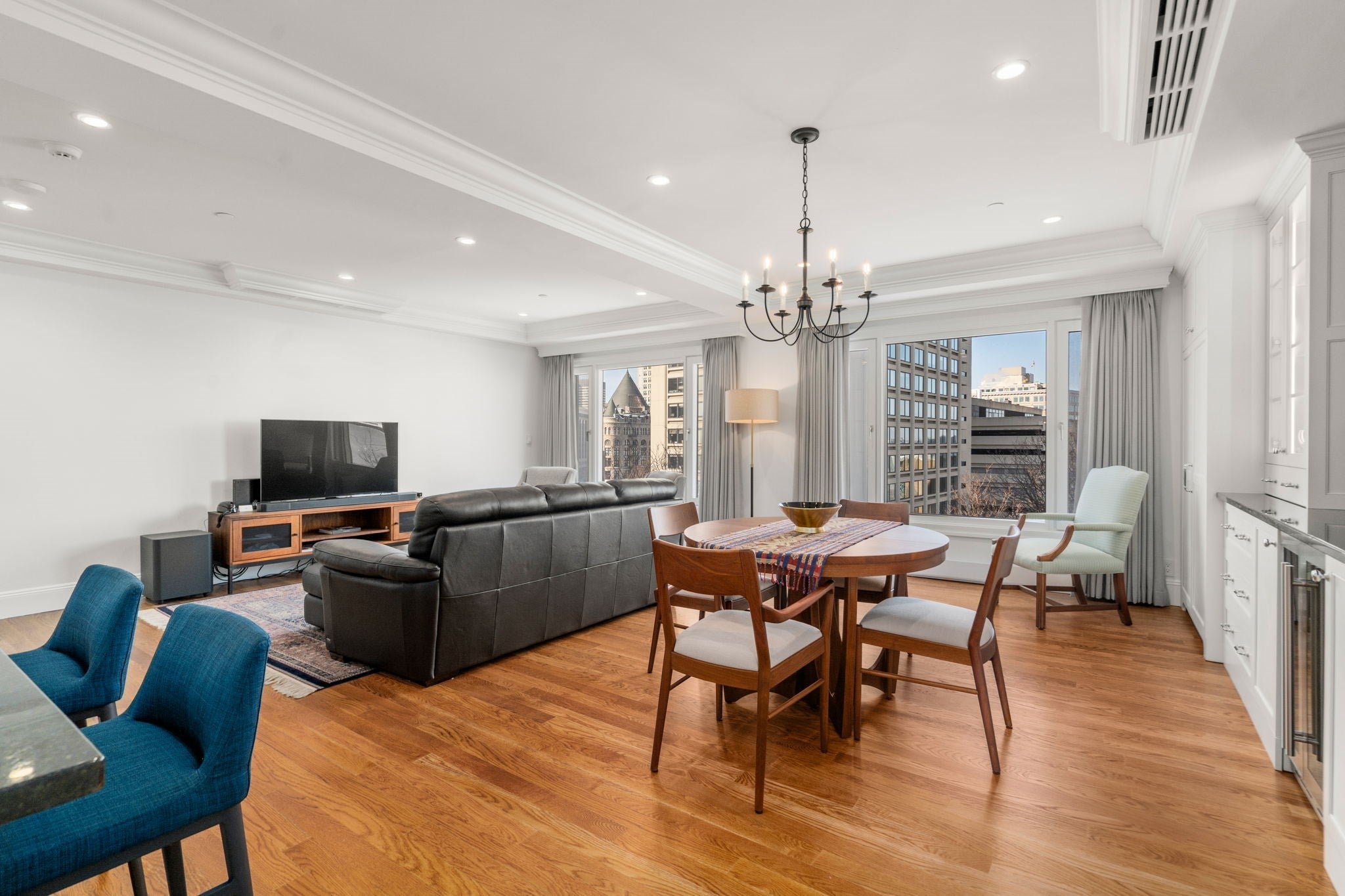 20 Rowes Wharf 701
