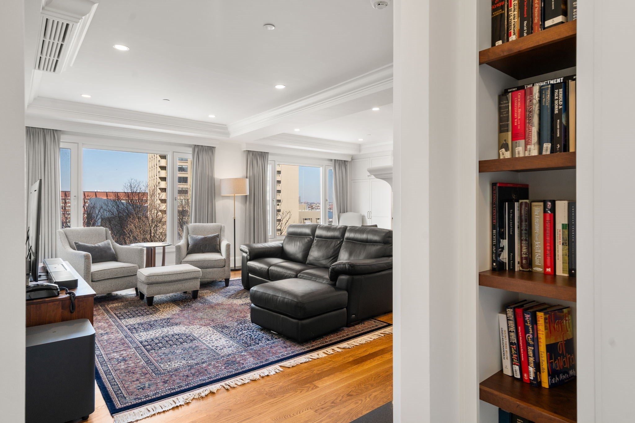20 Rowes Wharf 701