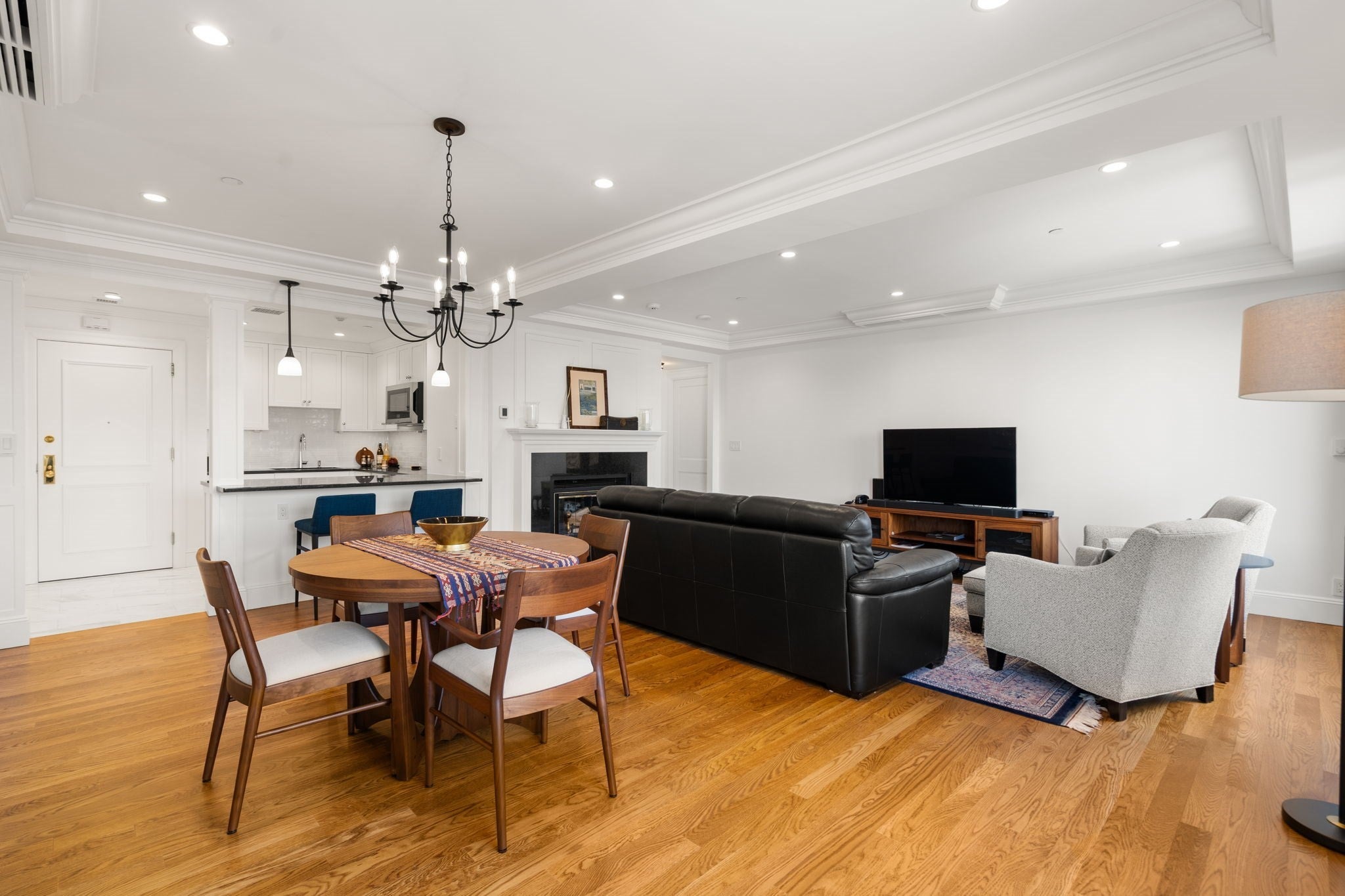 20 Rowes Wharf 701