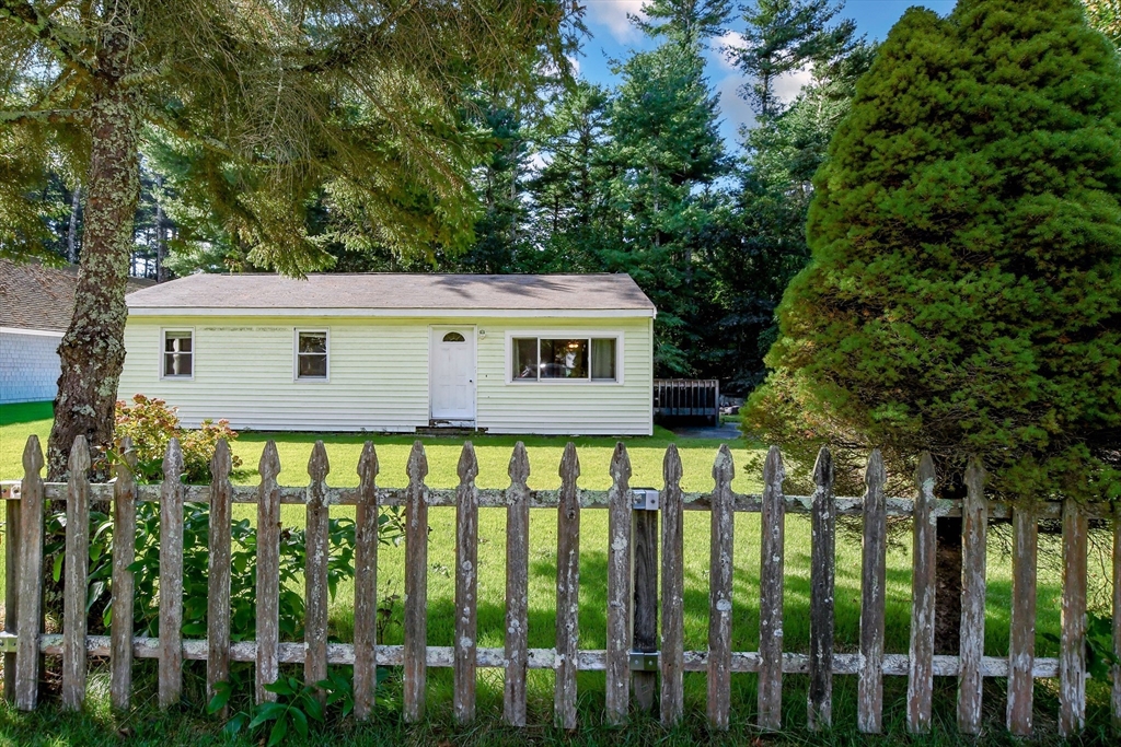 9 White Pine Ave