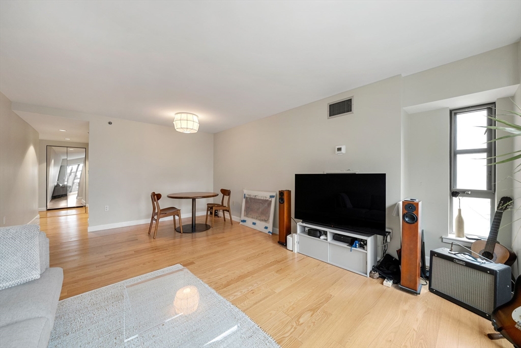 931 Massachusetts Ave 306