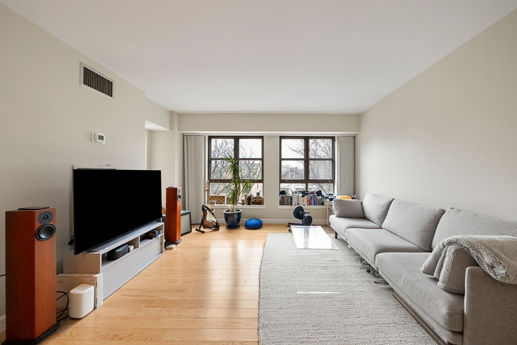 931 Massachusetts Ave 306