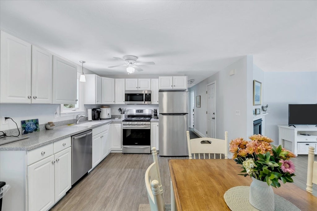 52 Thayer Street
