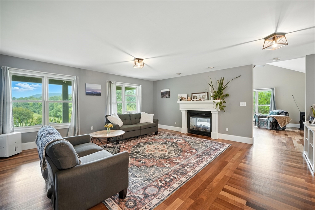 218 Greenfield Rd