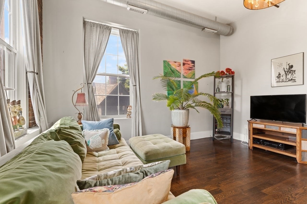 304 Essex St 1