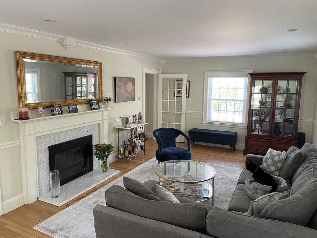 40 Lake Shore Rd SF