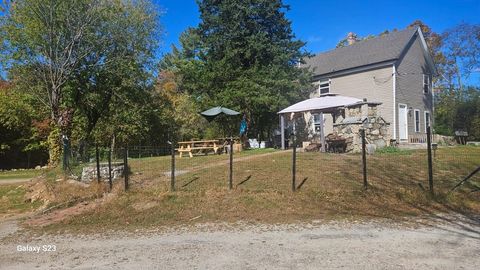 23 Clark St Medway MA 02053