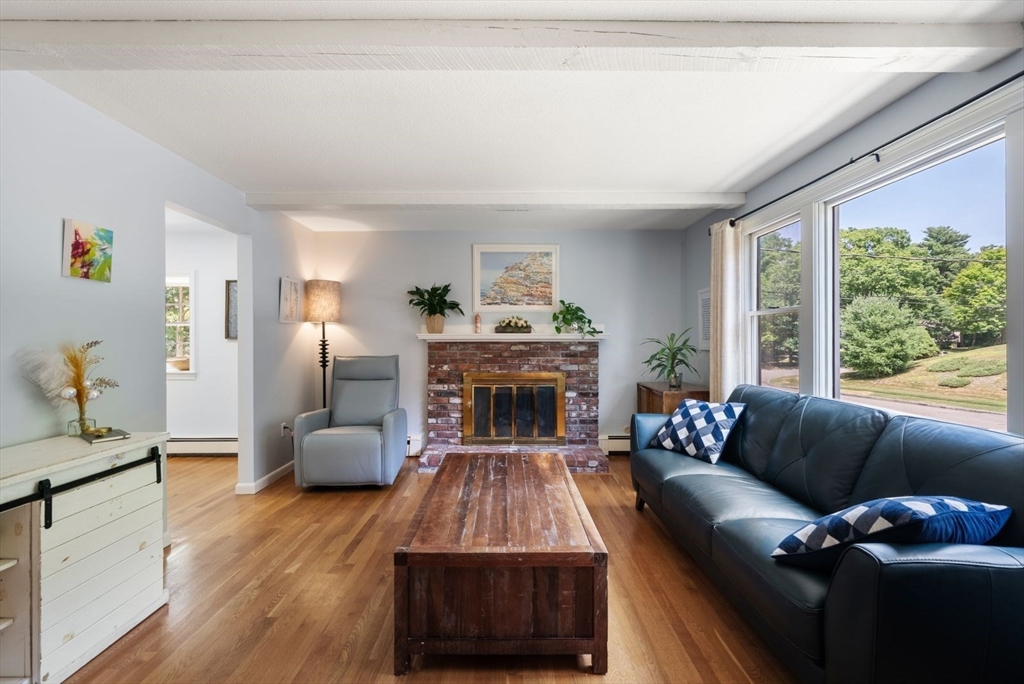 86 Maplewood Dr