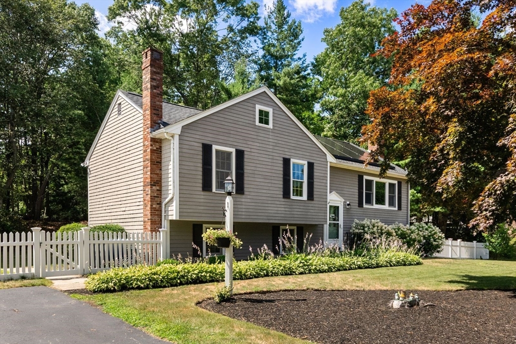 86 Maplewood Dr, Hanover, MA Photo #1