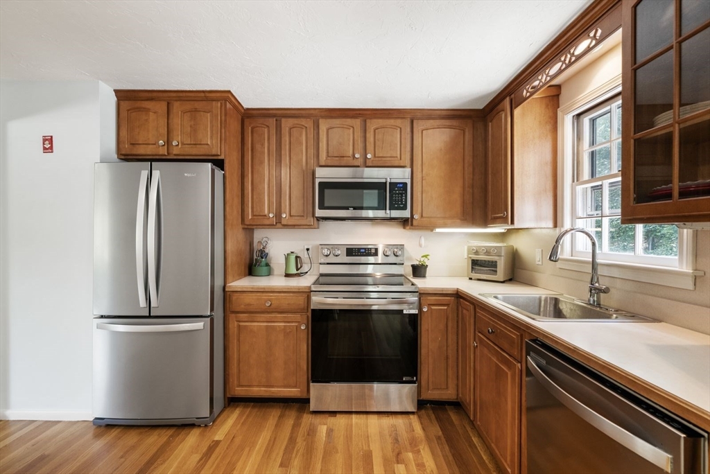 86 Maplewood Dr, Hanover, MA Photo #7